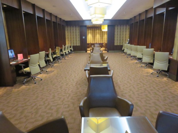 EMIRATES FIRST CLASS LOUNGE