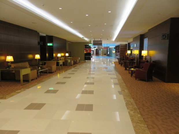 EMIRATES FIRST CLASS LOUNGE