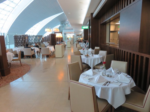 EMIRATES FIRST CLASS LOUNGE