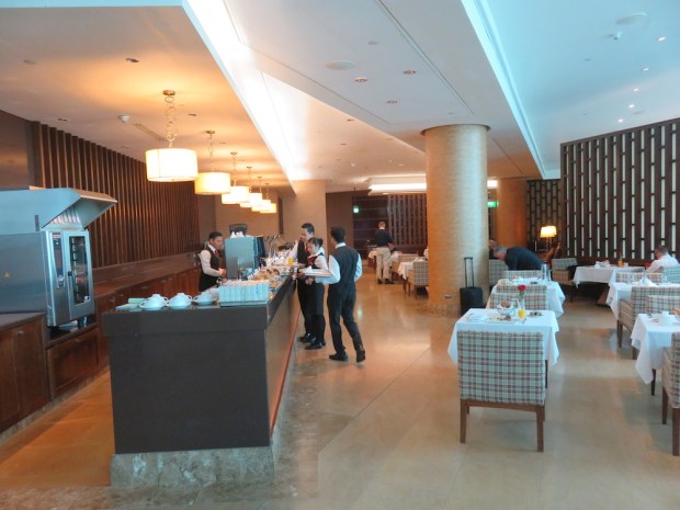 EMIRATES FIRST CLASS LOUNGE