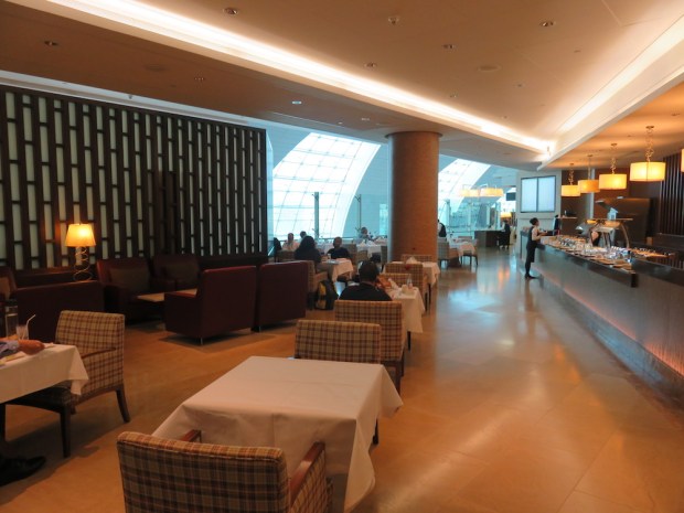 EMIRATES FIRST CLASS LOUNGE