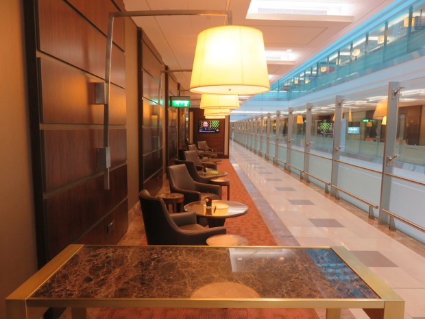 EMIRATES FIRST CLASS LOUNGE