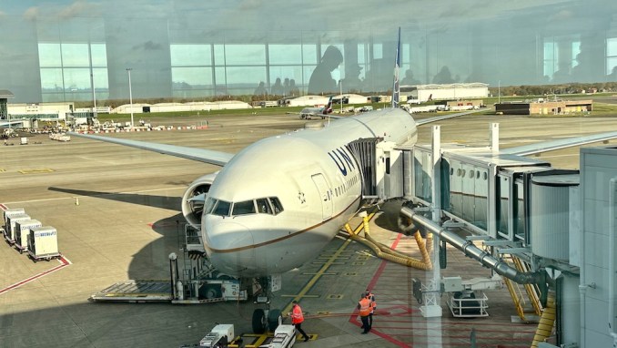 UNITED BOEING 777-300ER