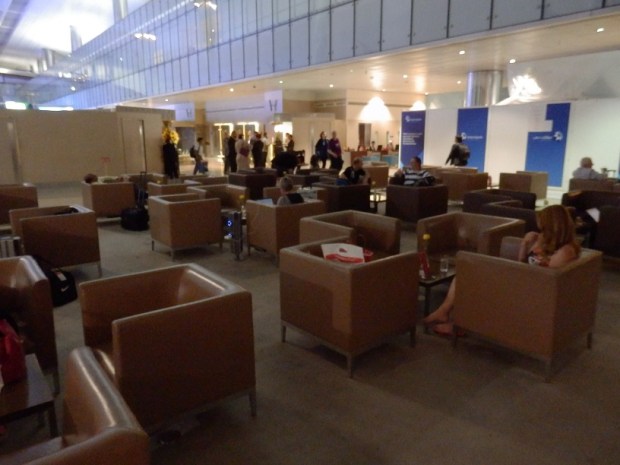 EMIRATES BUSINESS CLASS LOUNGE - SEATING AREA