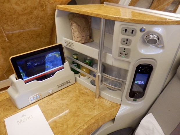 BUSINESS CLASS SEAT 43K: MINIBAR & IES CONTROLLERS